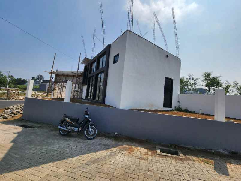 dijual rumah villa green garden