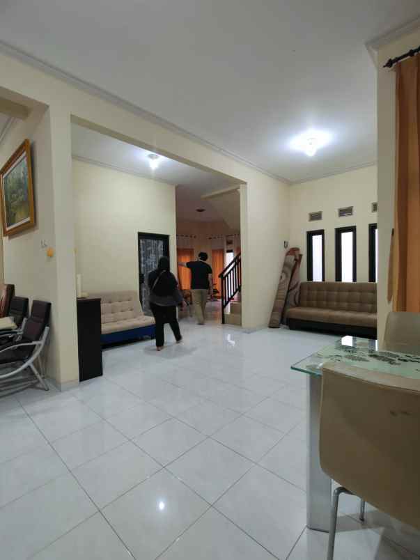 dijual rumah villa kusuma agro