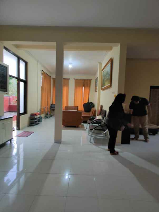 dijual rumah villa kusuma agro