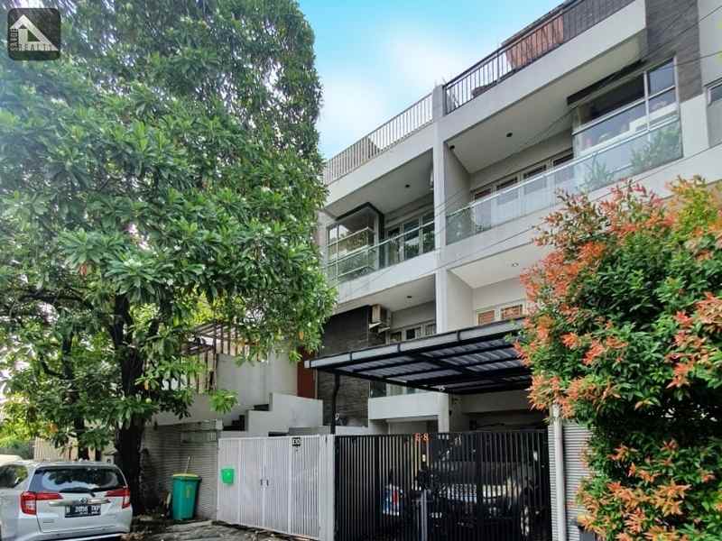 dijual rumah villa pondok indah