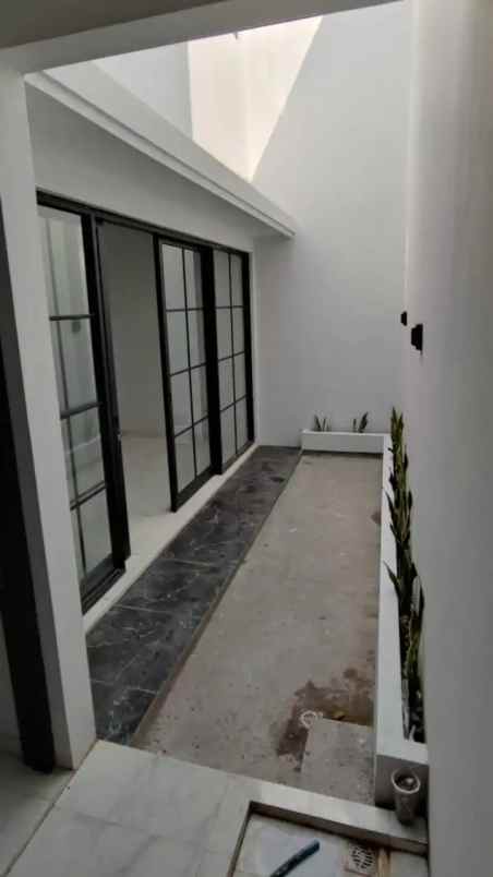 dijual rumah villa sentra raya citraland