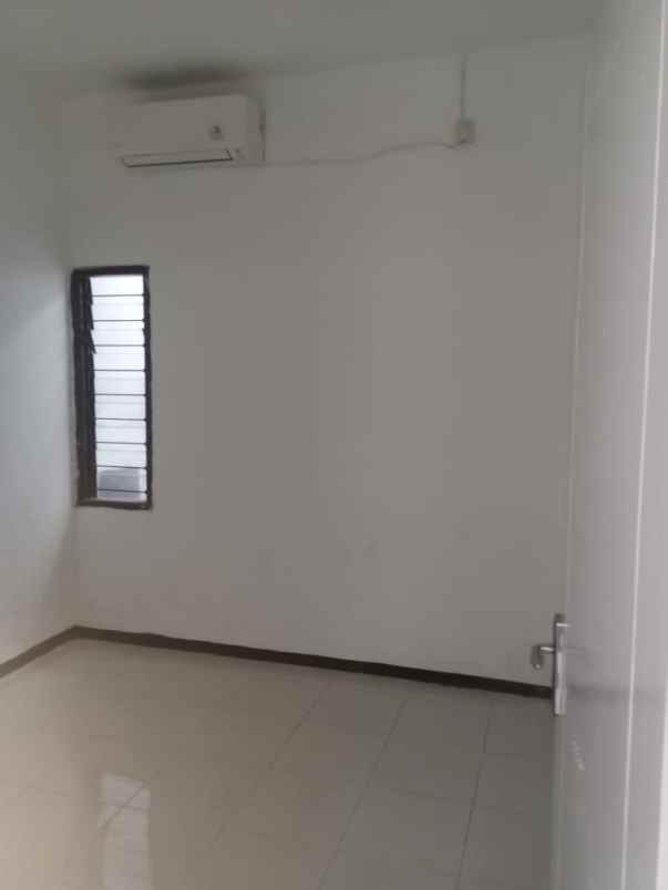 dijual rumah wisma lidah kulon