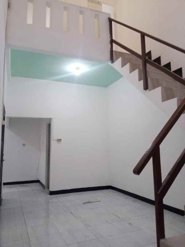 dijual rumah wisma lidah kulon