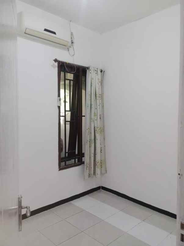 dijual rumah wisma lidah kulon