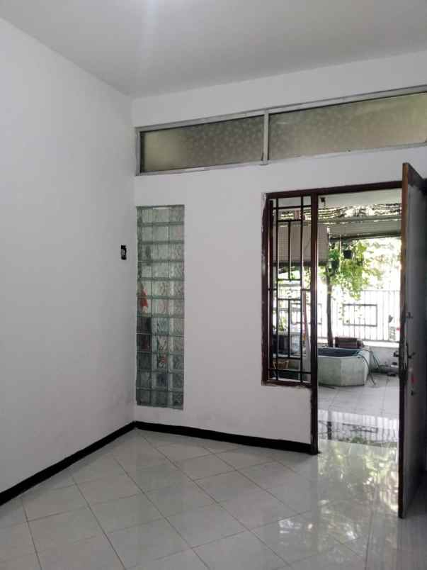 dijual rumah wisma lidah kulon