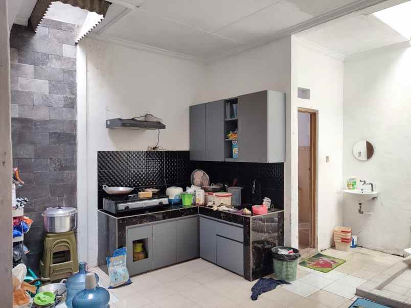 dijual rumah wisma lidah kulon