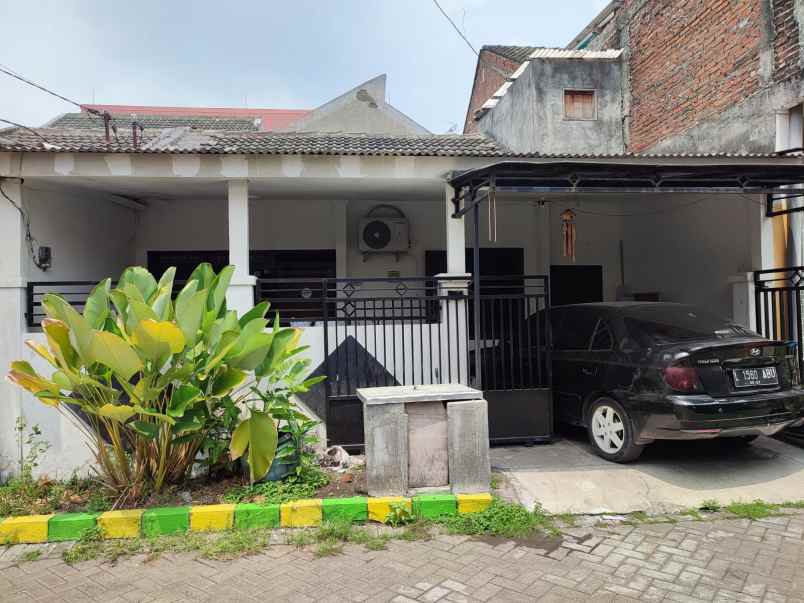 dijual rumah wisma lidah kulon