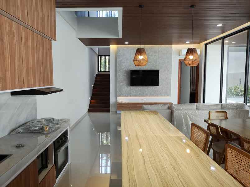 dijual villa baru modern lantai 2 pererenan