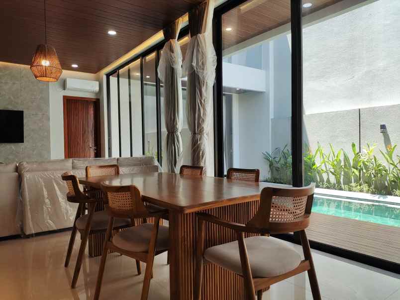 dijual villa baru modern lantai 2 pererenan