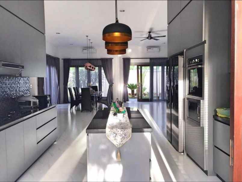 dijual villa canggu bali