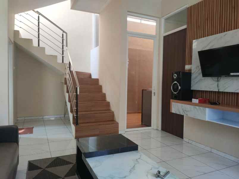 dijual villa gondorejo