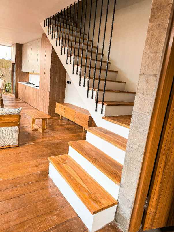 dijual villa jl uma sari dalung kec