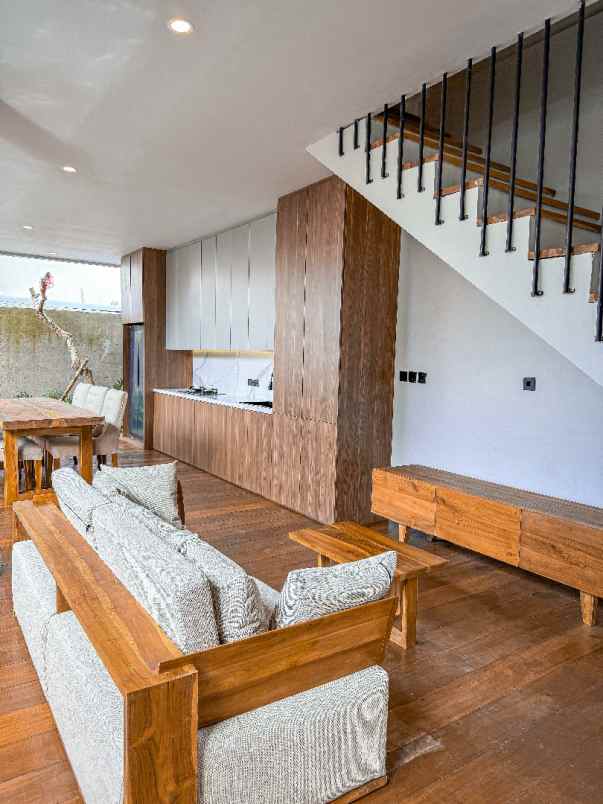 dijual villa jl uma sari dalung kec