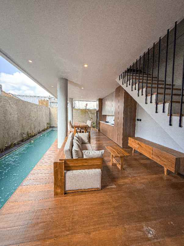 dijual villa jl uma sari dalung kec