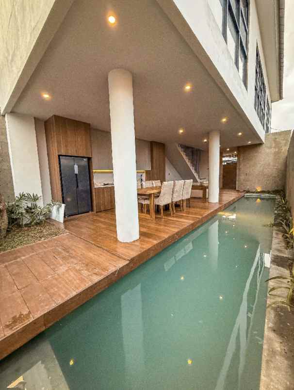 dijual villa jl uma sari dalung kec