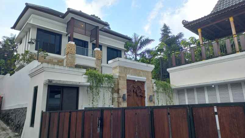 dijual villa kasihan