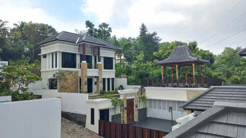 dijual villa kasihan