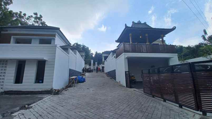 dijual villa kasihan