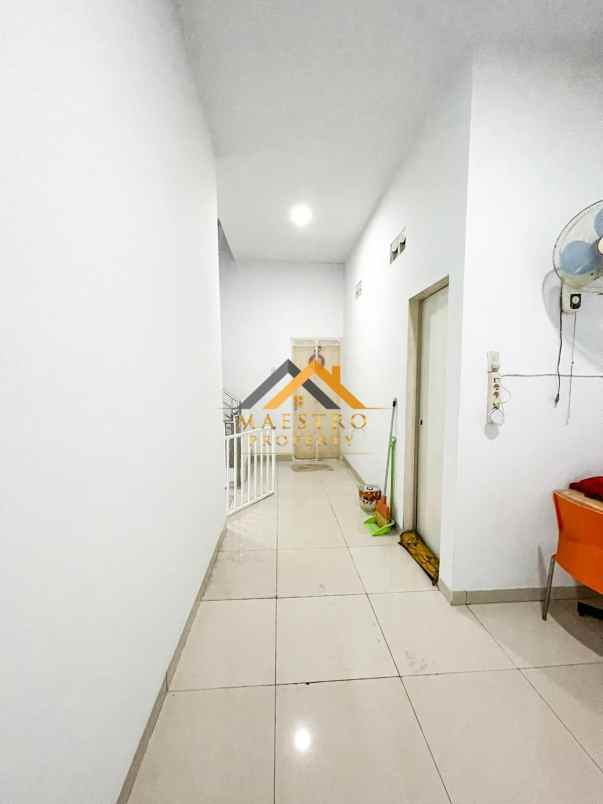 dijual villa komplek callista jalan