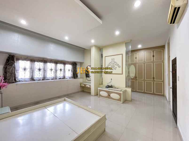 dijual villa komplek hock lie mas jalan