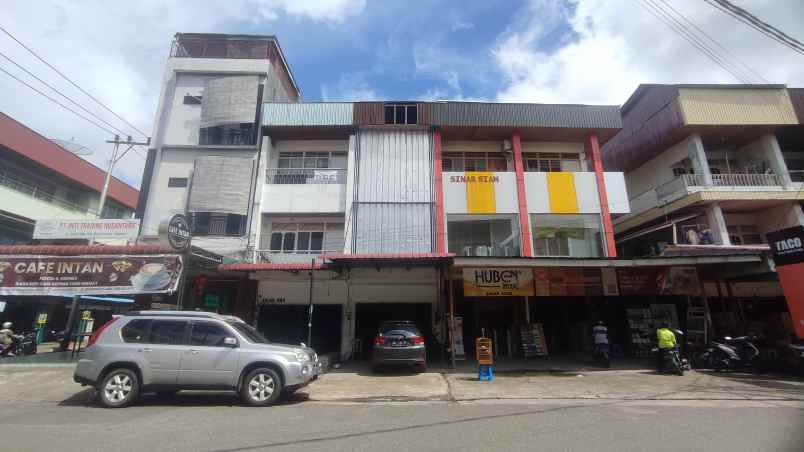 disewakan ruko 3 lantai tepi jl siam