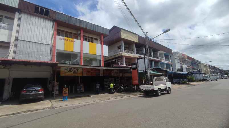 disewakan ruko 3 lantai tepi jl siam