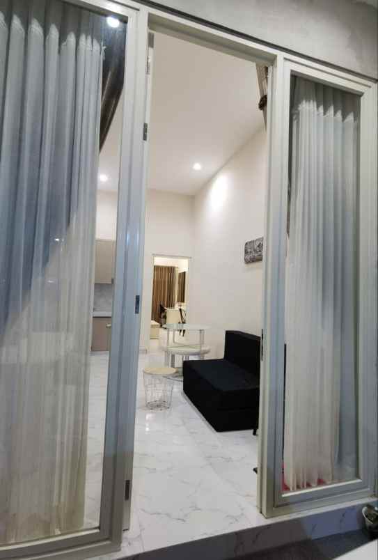 disewakan rumah furnish elegan kawasan manyar jaya