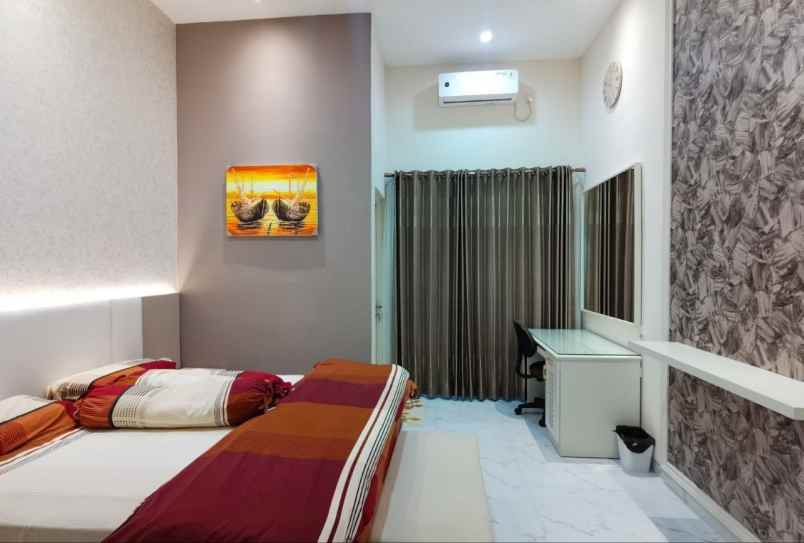 disewakan rumah furnish elegan kawasan manyar jaya