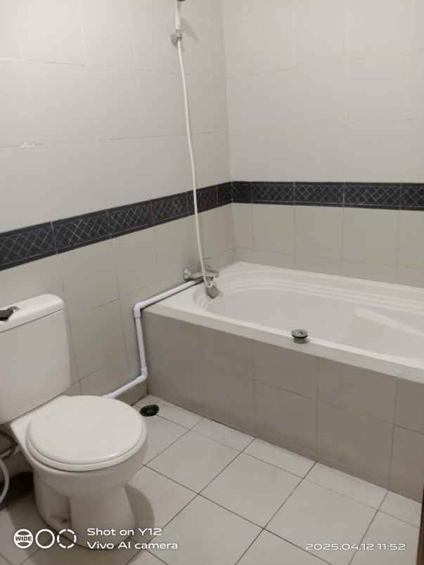 disewakan rumah kayu putih