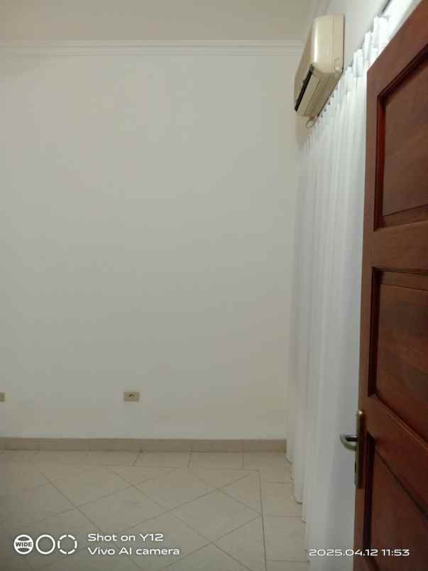 disewakan rumah kayu putih