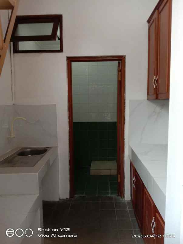 disewakan rumah kayu putih