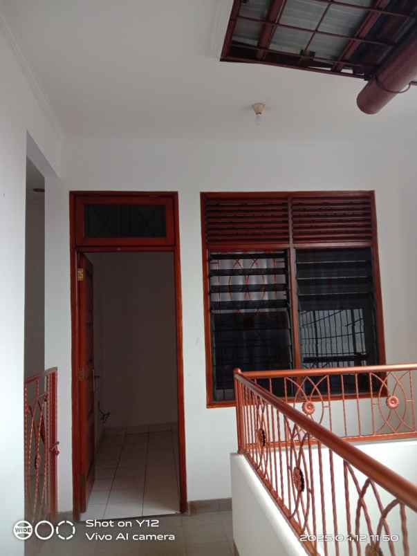 disewakan rumah kayu putih