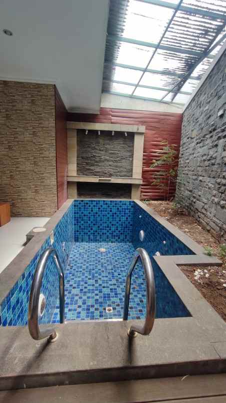 disewakan rumah komplek setraduta bandung