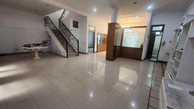 disewakan rumah pakuwon city