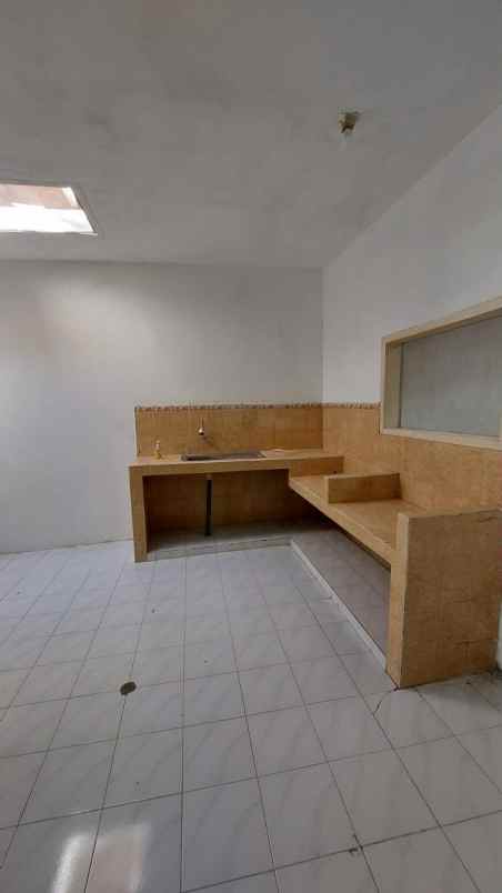 disewakan rumah pantai mentari