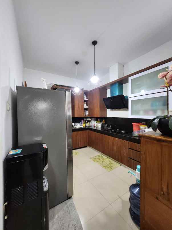 hunian tenang di veteran bintaro lt 215 shm pribadi