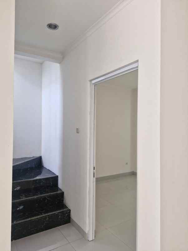 jual rumah kota wisata