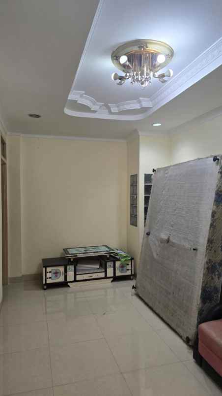 jual rumah mutiara taman palem cengkareng jak bar