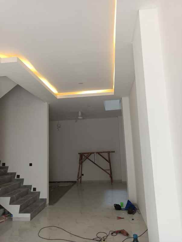 jual rumah selesai renov kalideres