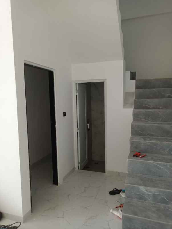 jual rumah selesai renov kalideres