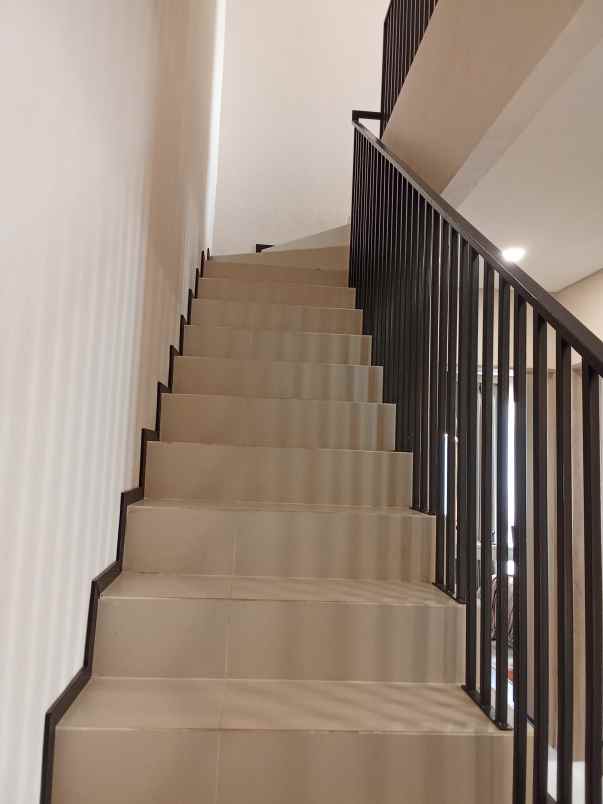 promo rumah mewah 3 lantai di cilandak jakarta selatan