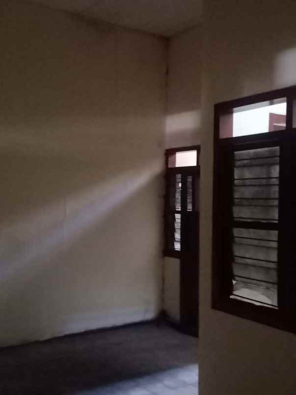 raya bratang 2 5 lt row jalan 8 m lbh