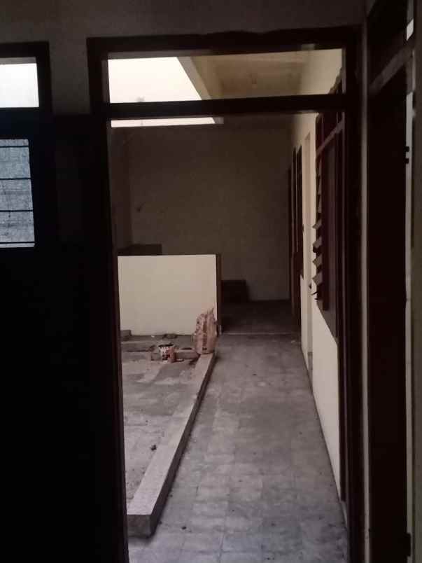 raya bratang 2 5 lt row jalan 8 m lbh