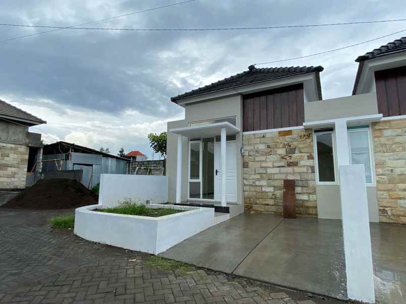 rumah 1 lantai lokasi dekat terminal mulyorejo