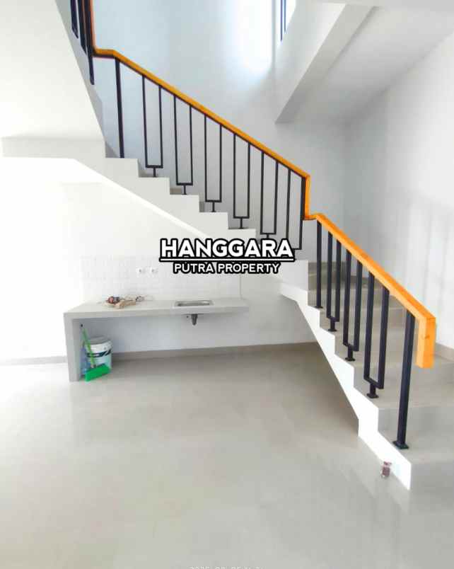 rumah 2 lantai di karawang