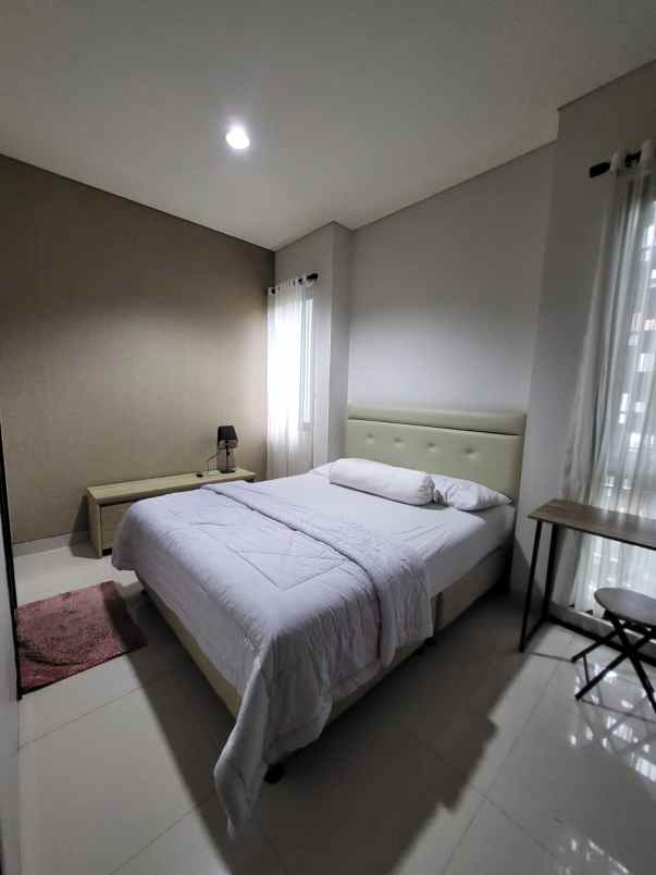 rumah 3 lantai di regent town bsd city