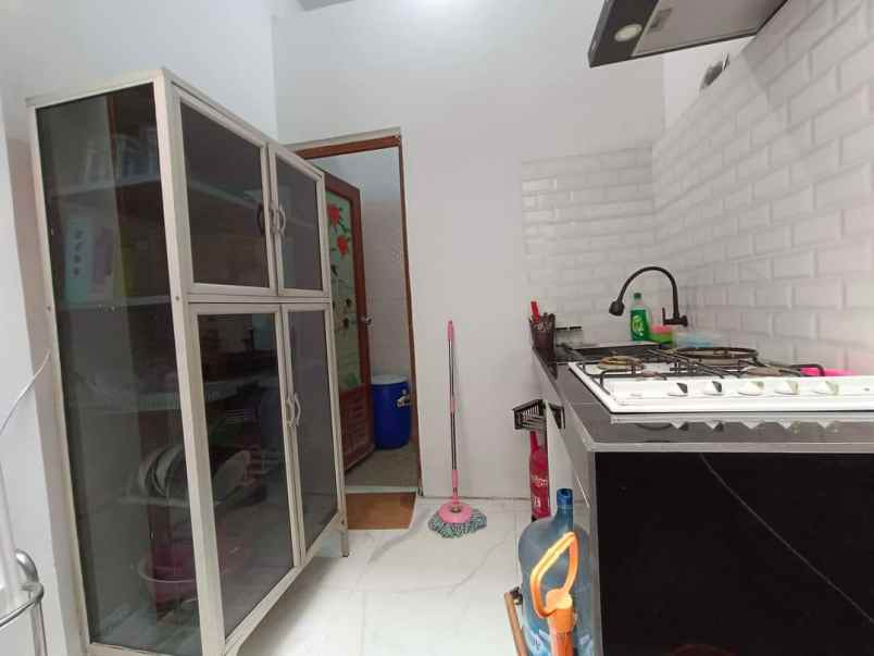 rumah asri 3 lantai di komplek bumi harapan