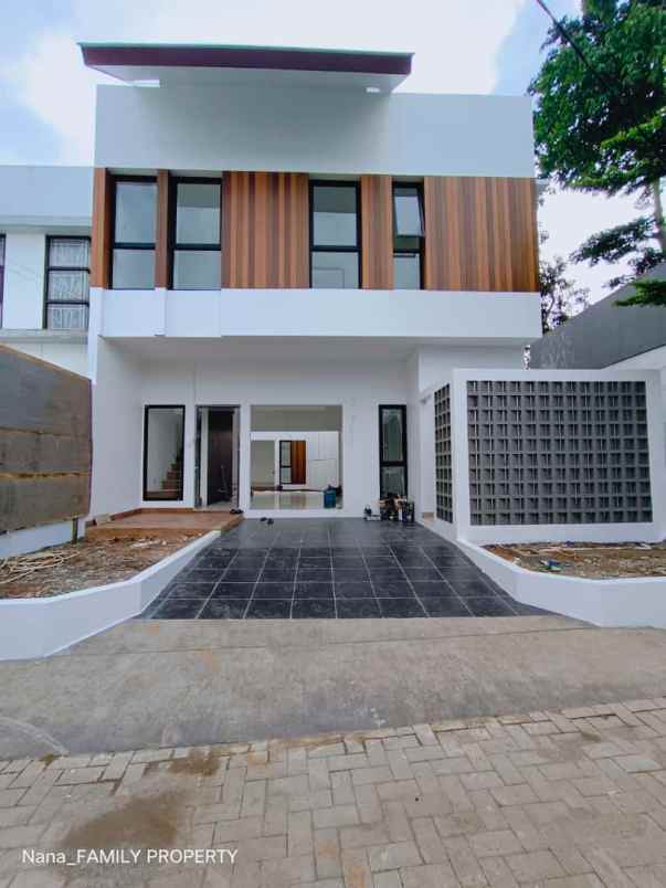 rumah baru 2 lantai dalam town house pesanggrahan