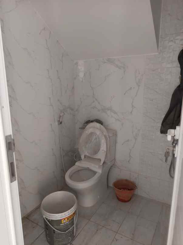 rumah baru dalam komplek pdk cipondoh tangerang