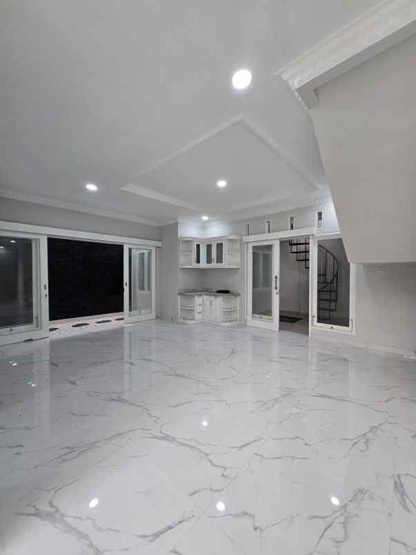 rumah baru renovasi lokasi strategis siap huni